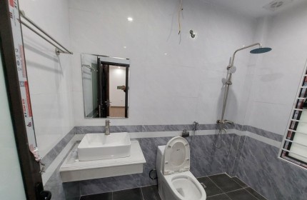 Bán nhà ngõ Nhà Giàu - Lê Duẩn 50m2 5 tầng ở luôn, oto đỗ cửa, chỉ 6 tỷ